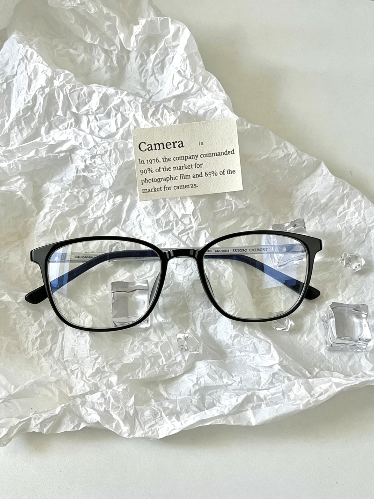 Minimalist eyeglasses V Pai 2108U clean modern design close-up