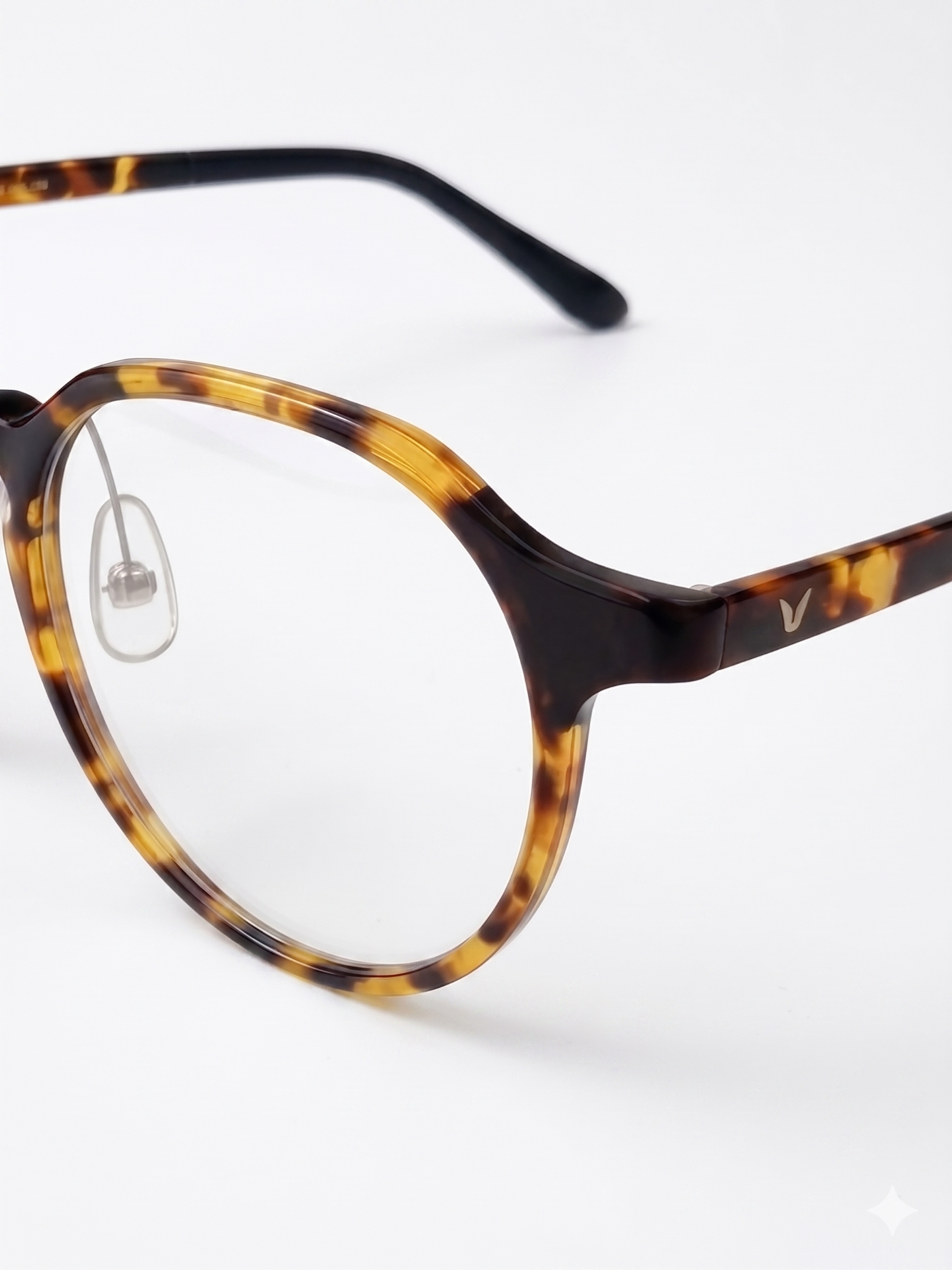 Korean style glasses V Pai 2113U soft minimal design close-up