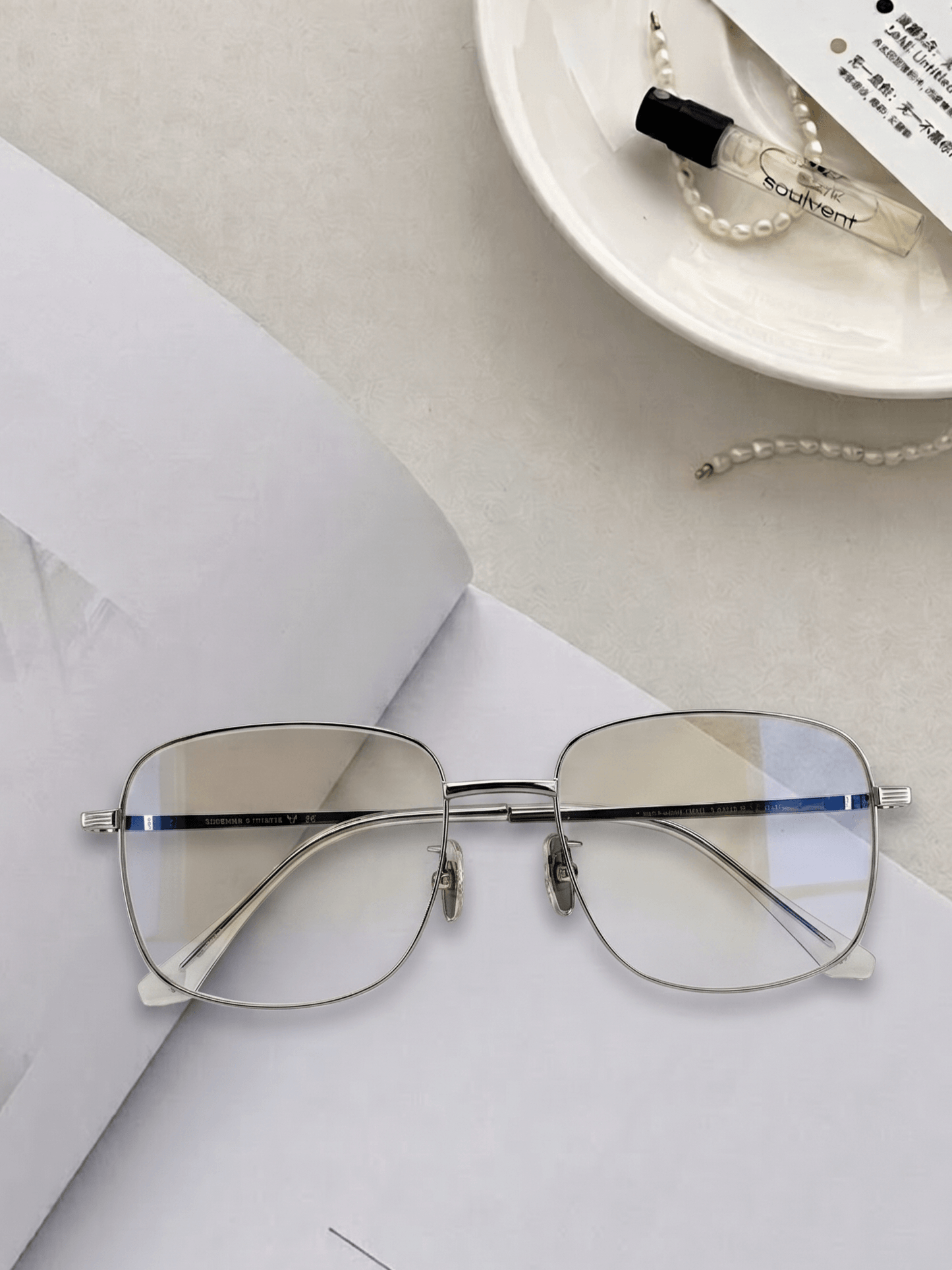Oversized square glasses V Pai 2633 bold statement design close-up