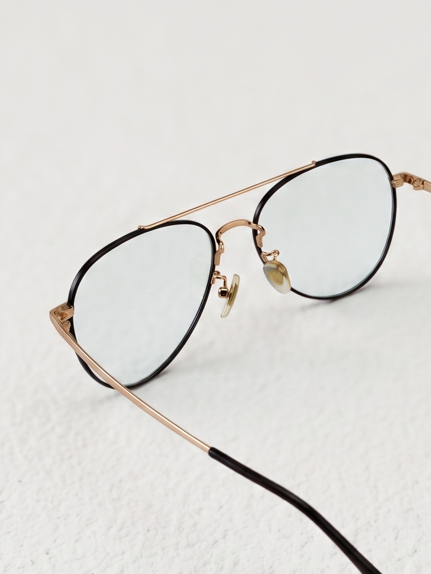 Vintage aviator glasses V Pai 2646 retro pilot design close-up