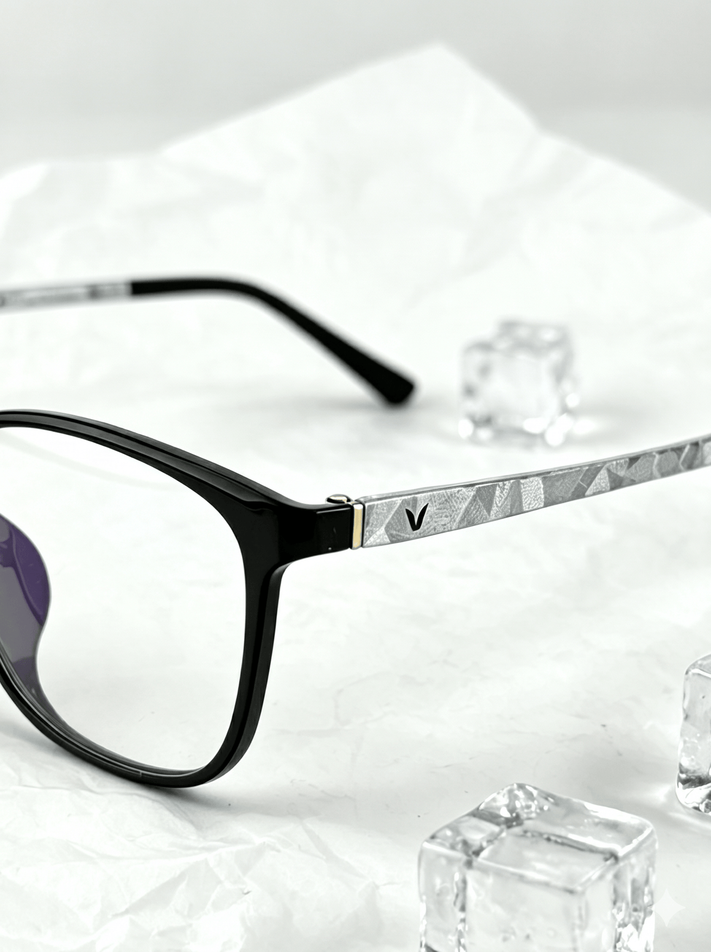 Minimalist eyeglasses V Pai 2108U clean modern design close-up